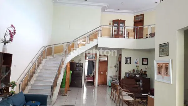 image RUMAH SUPER BIG SANGAT TERAWAT LOKASI FAVORIT DI BANDUNG ADA PAVILIUNNYA (2)