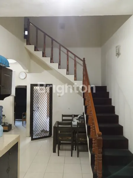 image RUMAH 2 LANTAI DILINGKUNGAN NYAMAN &  STRATEGIS DEKAT KOTA (2)