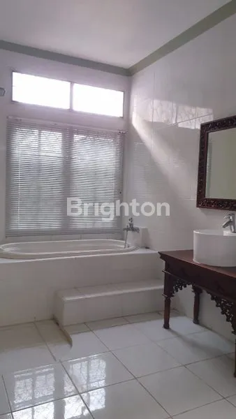 image RUMAH CANTIK KOLAM RENANG DI PERUMAHAN PUPUK  (1)