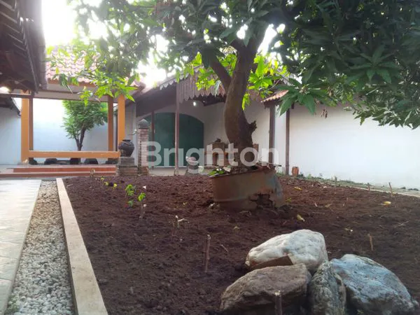 image RUMAH BESAR DENGAN UKIRAN KAYU JATI , GEBYOK + JOGLO , TENGAH KOTA (4)