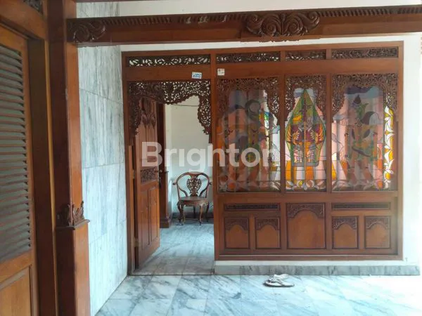 image RUMAH BESAR DENGAN UKIRAN KAYU JATI , GEBYOK + JOGLO , TENGAH KOTA (5)