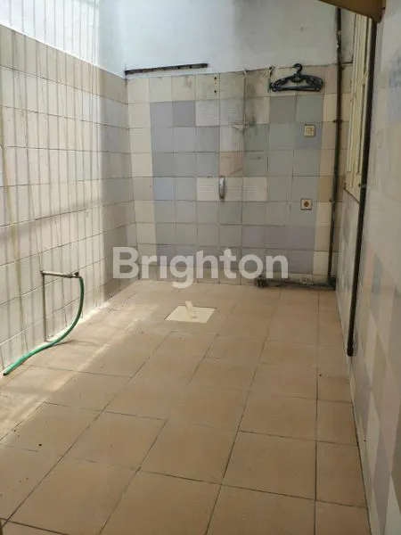 image RUMAH SEMOLOWARU INDAH ROW 2 MOBIL (5)