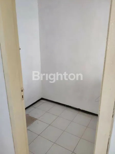 image RUMAH SEMOLOWARU INDAH ROW 2 MOBIL (2)