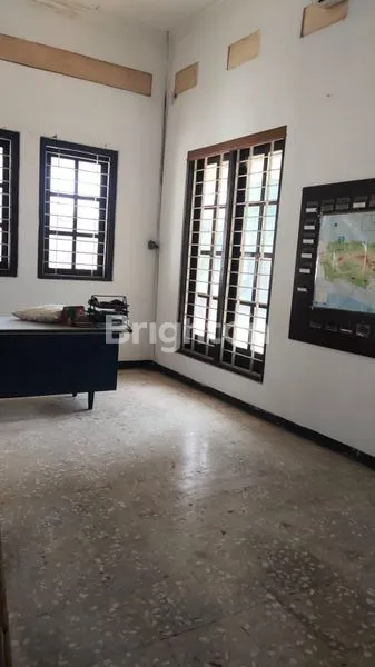 image RUMAH BESAR DI JL VETERAN TENGAH KOTA SEMARANG, STRATEGIS UNTUK USAHA ATAUPUN TEMPAT TINGGAL. BEBAS BANJIR (5)