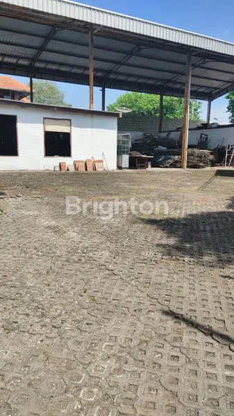 image RUMAH BESAR DI JL VETERAN TENGAH KOTA SEMARANG, STRATEGIS UNTUK USAHA ATAUPUN TEMPAT TINGGAL. BEBAS BANJIR (6)
