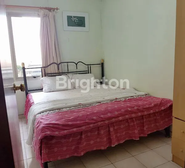 image APARTEMEN MEDITERANIA GARDEN 3BR LANTAI RENDAH VIEW POOL DEKAT CENTRAL PARK (4)