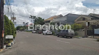 image SUTOREJO ROW 5 MOBIL (1)