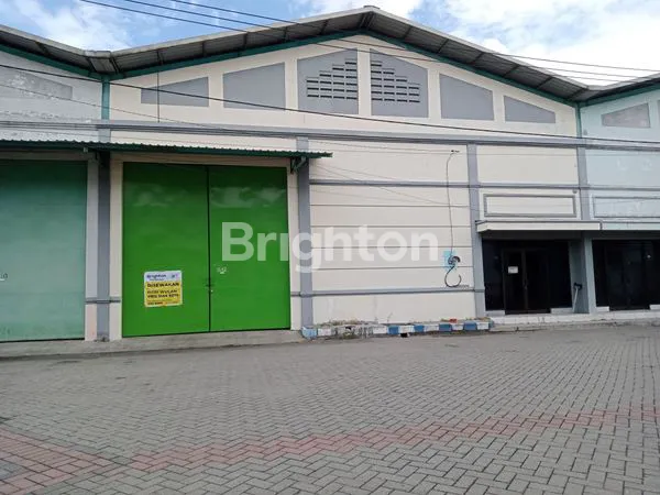 image GUDANG SIAP HUNI, TERAWAT,  TERLETAK  DI PERGUDANGAN & INDUSTRI WESTGATE,  WEDI, SIDOARJO, ROW JALAN 12-15 METER, KEAMANAN 24 JAM (1)