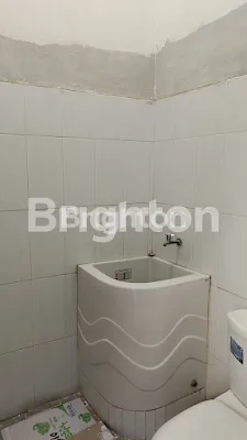 image RUMAH BARU RENOVASI,CANOPY FULL BISA 4 MOBIL,ONE GARE SYSTEM DEKAT KAMPUS UPN,BANDARA JUANDA DAN MERR,4 AC DITINGGAL,ADA PGN,KITCHEN SET,WATERHEATHER,TINGGI PLAFON 4,5M,HALAMAN BELAKANG TERBUKA,PINTU ALMINI SEMUA.SIAP HUNI (4)