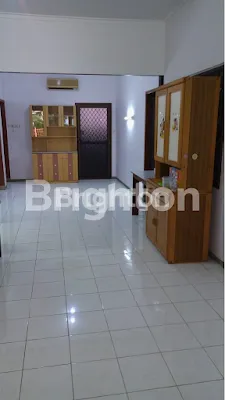 image RUMAH BESAR MODEL BAGUS TIDAK KUNO,DAERAH NYAMAN DAN AMAN KARENA ONE GATE SYSTEM,TENGAH KOTA DEKAT MALL GALAXY DAN DEKAT KAMPUS2 SIAP HUNI (1)