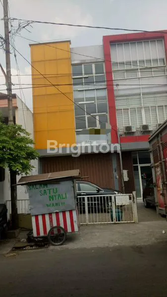image RUKO BARU 3 LANTAI, LINGKUNGAN RAMAI DAN STRATEGIS BERADA DITINGGIR JALAN, COCOK UNTUK USAHA APAPUN, SURABAYA (1)