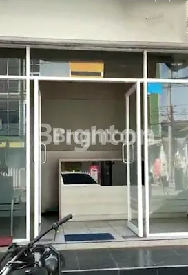 STRATEGIS, 2 LANTAI, NOL JALANFURNISHED (MINIM 2 THN)