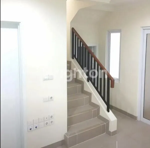 image RUMAH BARU SEMI FURNISH DI CLUSTER VERDI GADING SERPONG TANGERANG (8)