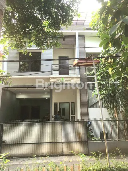 image RUMAH MEWAH TEBET BANGUNAN MINIMALIS 3 LANTAI DI JAKARTA SELATAN (1)