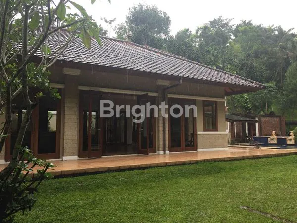 image VILLA CANTIK, TERAWAT DI PUNCAK, ADA KOLAM RENANG, BANGUNAN 3 LANTAI DI BOGOR (1)