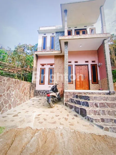 image RUMAH YANG SANGAT ASRI, NYAMAN DAN BERADA TEPAT DI KOTA WISATA BATU DESA PESANGGRAHAN (1)