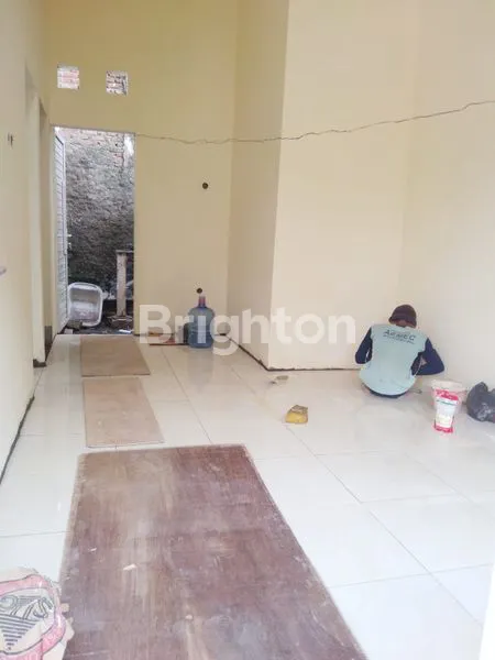 image BARU GRESS RUMAH UKURAN TANAH JUMBO DRIYOREJO KOTA BARU GRESIK (3)