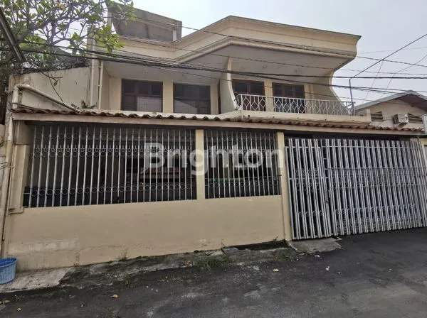 image RUMAH 3 LANTAI DEKAT BANYAK SEKOLAH DAN KAMPUS DI MALANG (1)