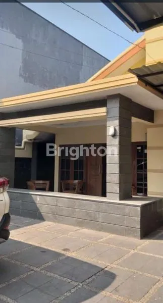 image RUMAH BESAR DI LOKASI STRATEGIS KOMPLEKS SAUYUNAN (3)