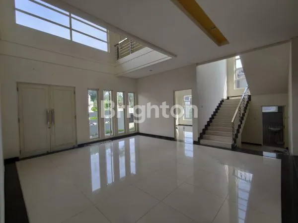 image NEW GRESS RUMAH MEWAH MINIMALIS CITRALAND POSISI HOOK DEKAT SPAZIO, PTC (10)