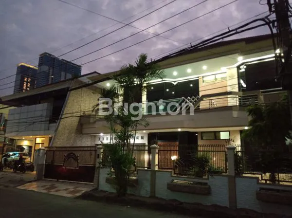 image RUMAH MEWAH SEMI FURNISHED SURABAYA TIMUR DEKAT DHARMAHUSADA DAN RS UNAIR (1)