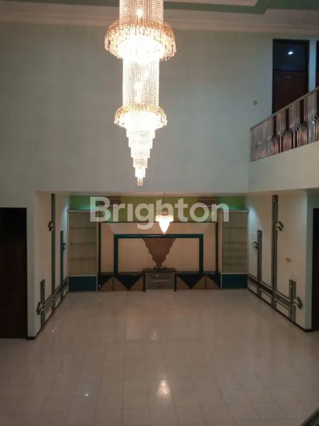 image RUMAH MEWAH SEMI FURNISHED SURABAYA TIMUR DEKAT DHARMAHUSADA DAN RS UNAIR (6)