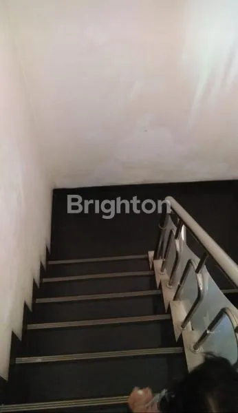 image RUMAH MEWAH DAN LUAS DI JAKARTA TIMUR (8)