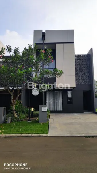 image RUMAH MEWAH DI KAWASAN BERKEMBANG SUVARNA SUTERA CIKUPA TANGERANG (1)