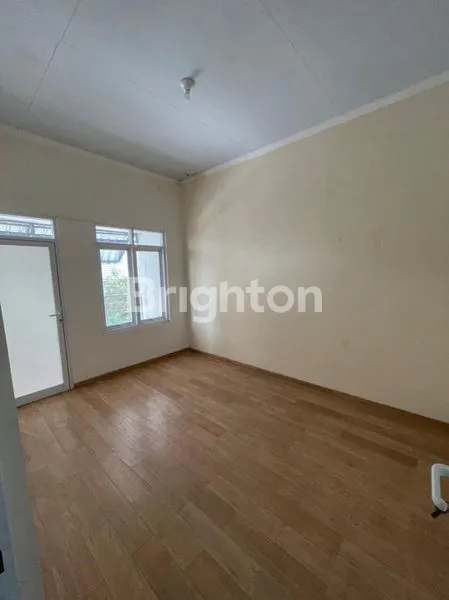 image JUAL CEPAT!!! TURUN HARGA... RUMAH HOOK 2 LANTAI DI GEDANGAN SOLO BARU (3)