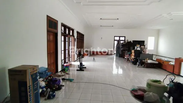 image RUMAH MEWAH DENGAN LAHAN LUAS TENGAH KOTA MALANG (2)