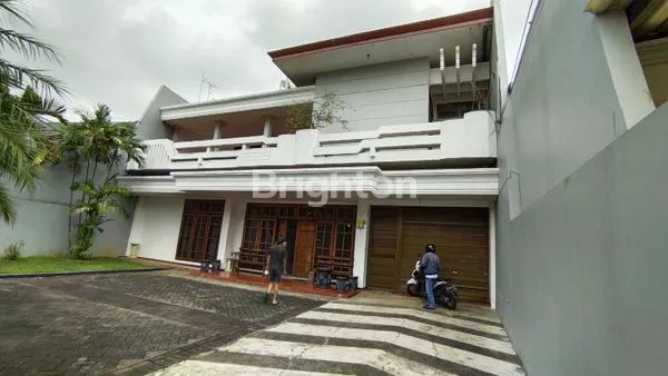 image RUMAH MEWAH DENGAN LAHAN LUAS TENGAH KOTA MALANG (1)