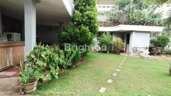 image RUMAH MEWAH DENGAN LAHAN LUAS TENGAH KOTA MALANG (6)