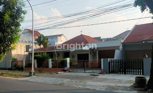image RUMAH SIAP HUNI DI PINGGIR JALAN BESAR SEMARANG BARAT (1)