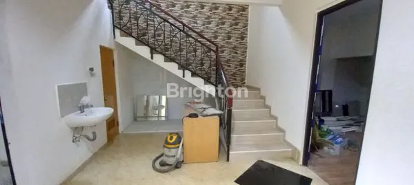 image RUMAH BARU 2 LANTAI KEMANGGISAN JAKARTA BARAT (2)