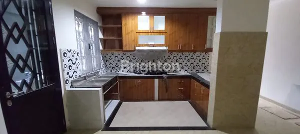 image RUMAH BARU 2 LANTAI KEMANGGISAN JAKARTA BARAT (4)