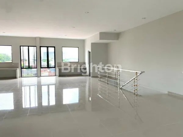 image RUKO BARU GRESS 3 LANTAI RAYA NGAGEL JAYA SIAP PAKAI BUAT USAHA (5)