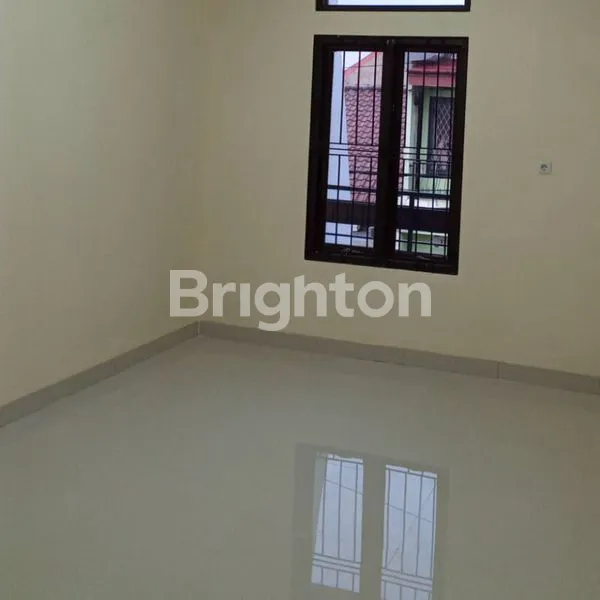 image RUMAH CANTIK DAN NYAMAN, 2 LANTAI (6)