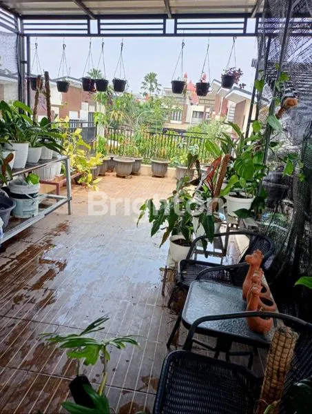 image RUMAH MEWAH DI JALAN TOLE ISKANDAR (6)