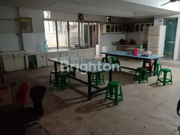 image *RUKO 3 LANTAI SURABAYA PUSAT, HADAP JALAN RAYA, LOKASI STRATEGIS**DIDUKUNG PERKANTORAN, PERUMAHAN DAN MALL DISEKITARNYA* (1)