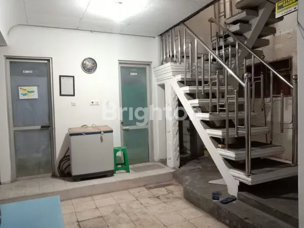 image *RUKO 3 LANTAI SURABAYA PUSAT, HADAP JALAN RAYA, LOKASI STRATEGIS**DIDUKUNG PERKANTORAN, PERUMAHAN DAN MALL DISEKITARNYA* (2)