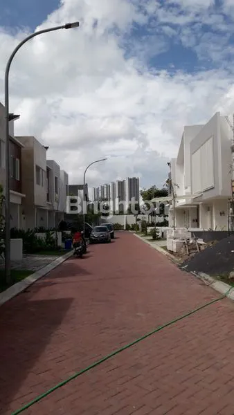 image 100% BARU FULLY FURNISHED RUMAH 2 LANTAI DIAN ISTANA SURABAYA BARAT* (2)