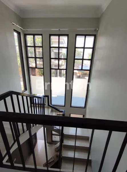 image RUMAH CENTRAL PARK AYANI  POSISI HOOK FULL FURNIS  SURABAYA SELATAN (7)