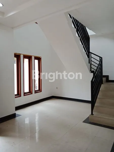 image RUMAH FULL RENOV 2LT DI KELAPA GADING JAKARTA UTARA (5)