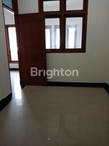 image RUMAH FULL RENOV 2LT DI KELAPA GADING JAKARTA UTARA (3)