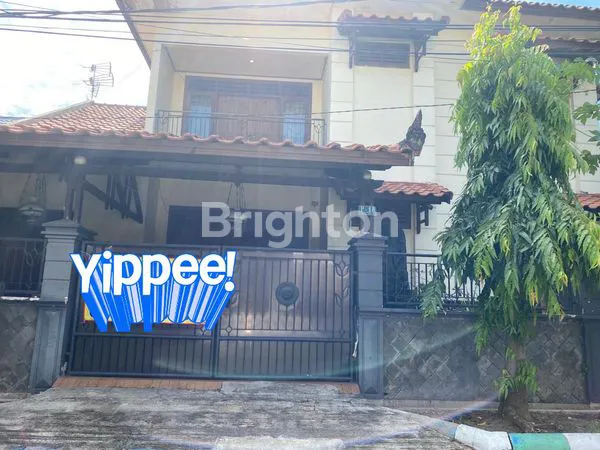 image RUMAH HOOK,MODEL KLASIK,SUPER BESAR 2 LANTAI, JALAN KEMBAR,DEKAT PINTU PURI INDAH,EXIT TOL HANYA 5 MENIT DAN SIAP HUNI,FULL FURNISH,DEKAT SAMSAT (1)