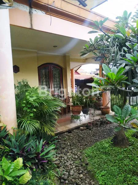 image RUMAH ASRI DENGAN TAMAN SAMPING DI PUSAT KOTA BATU (6)