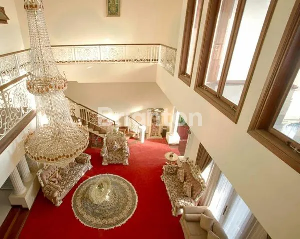 image RUMAH CLASSIC MEWAH BOULEVARD KAWASAN ELITE ARAYA (4)