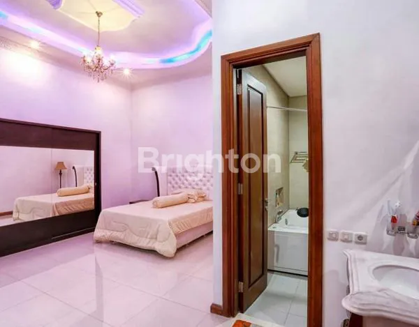 image RUMAH CLASSIC MEWAH BOULEVARD KAWASAN ELITE ARAYA (7)