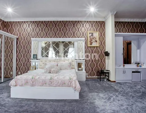 image RUMAH CLASSIC MEWAH BOULEVARD KAWASAN ELITE ARAYA (1)