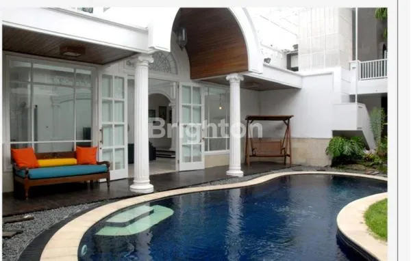 image RUMAH MEWAH ADA KOLAM RENANG BOULEVARD ARAYA (5)